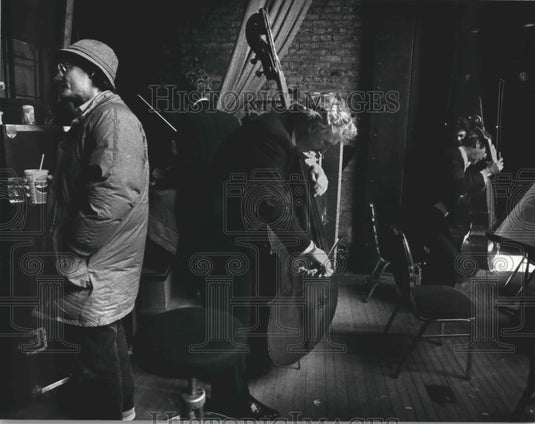 1990 Press Photo Backstage Warmup at Milwaukee Symphony Orchestra Concert - Historic Images