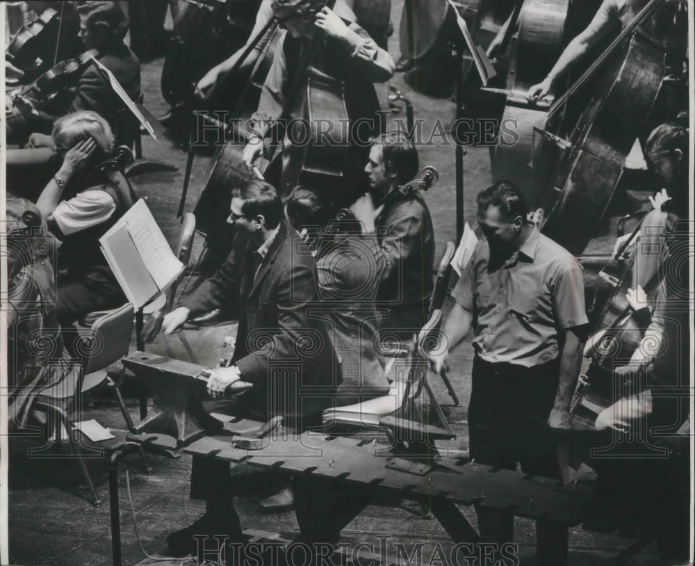 1971, Milwaukee Symphony With Anvilists Practicing In Wauwatosa - Historic Images