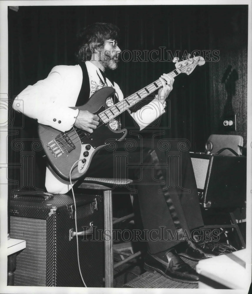 1975, Don Eliot, guitarist with Ron Martinson Quartet in Milwaukee. - Historic Images