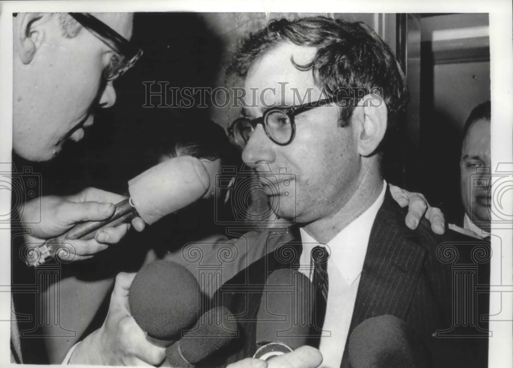 1968, Marcus Raskin acquitted in anti-draft conspiracy in Boston ...