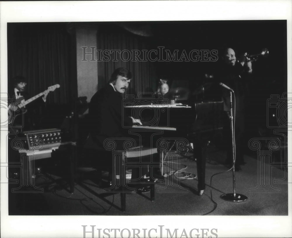 1975, Ron Martinson Quartet featuring Walt Ketchum, Milwaukee, WI - Historic Images