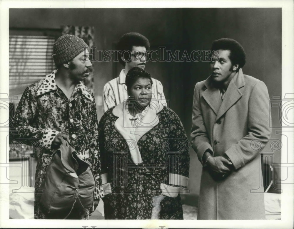 1976 Press Photo Theresa Merritt, Clifton Davis, others in "That's My Mama" ABC. - Historic Images