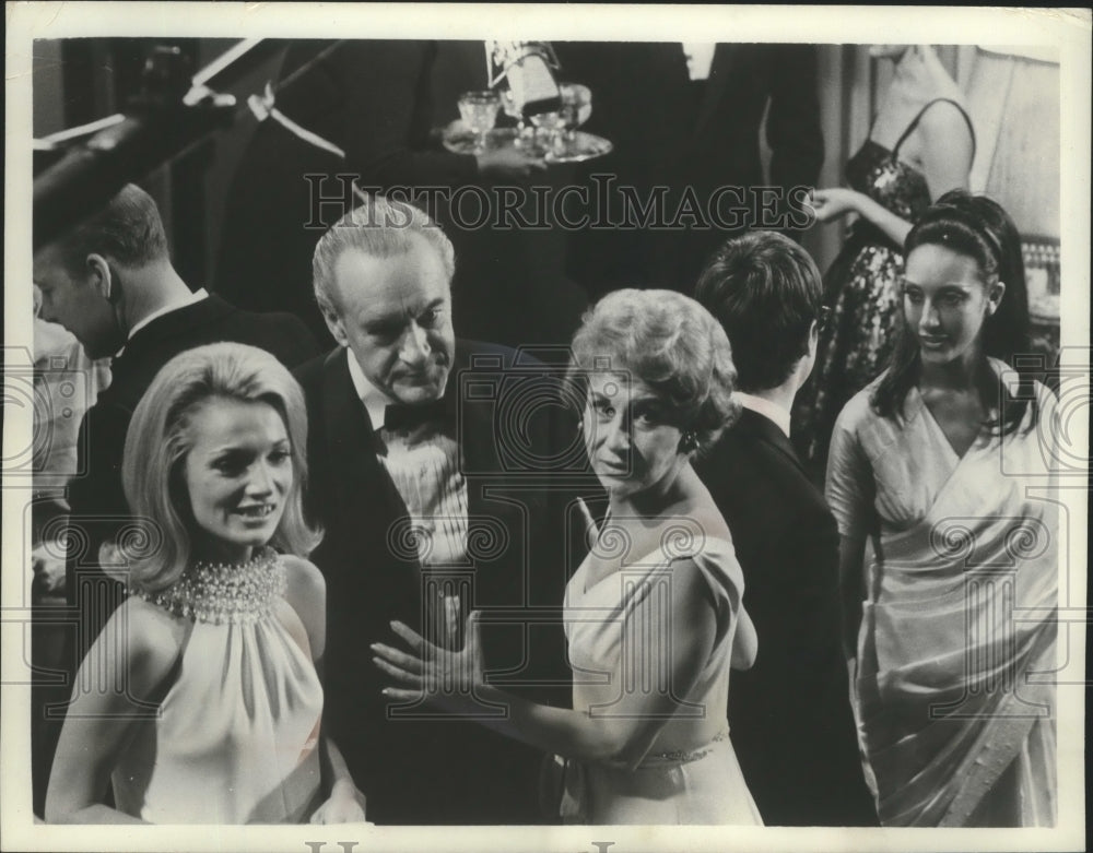 1968 Press Photo Lee Bouvier in her TV debut called "Laura," with others on ABC. - Historic Images