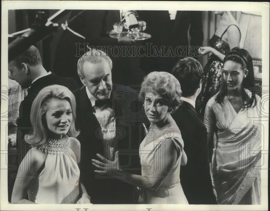 1968 Press Photo Lee Bouvier in her TV debut called "Laura," with others on ABC. - Historic Images