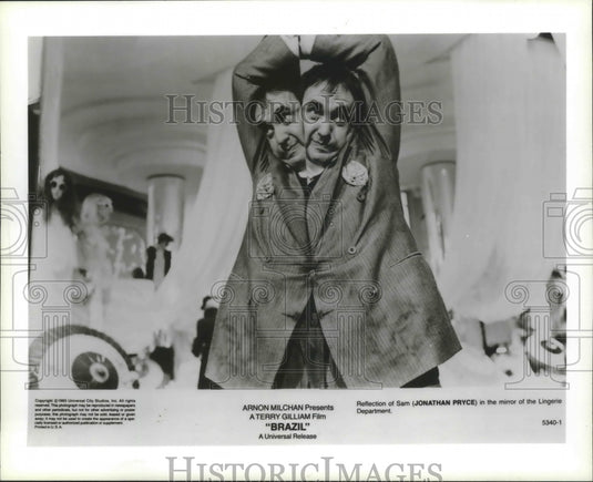 1985, Jonathan Pryce reflection in mirror lingerie dept. in "Brazil" - Historic Images