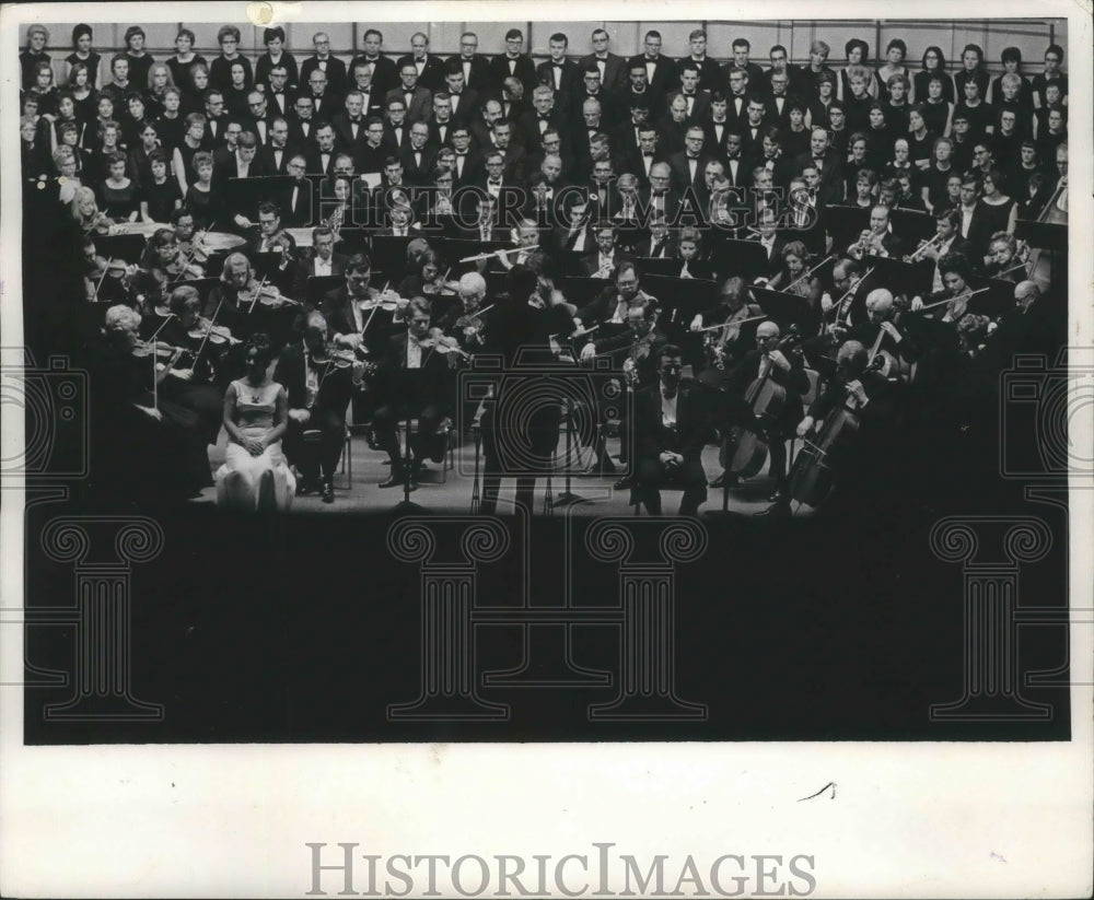 1969, Milwaukee Orchestra And Singers Perform At Pabst Theater - Historic Images