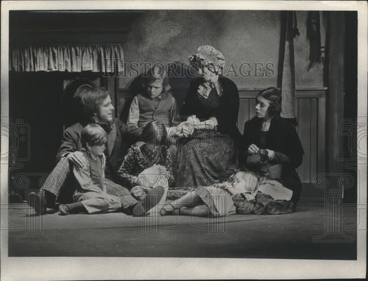 1977, "A Christmas Carol" performed by Milwaukee Repertory Theater - Historic Images