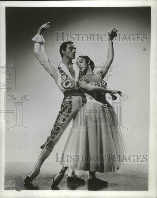 1954, Jose Greco dances with Lola De Rondo in Milwaukee - mjp22849 - Historic Images