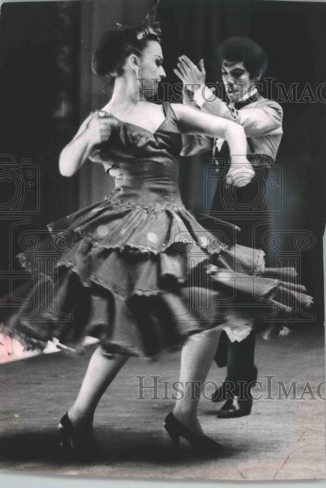 1963 Press Photo Jose Greco troupe performs gypsy dance at Oriental theater - Historic Images