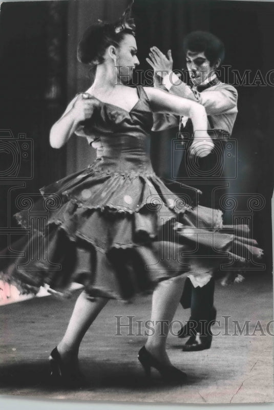 1963 Press Photo Jose Greco troupe performs gypsy dance at Oriental theater - Historic Images