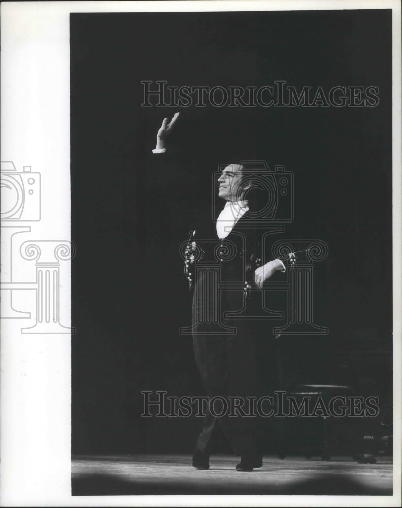 1969 Press Photo Dancer Jose Greco Performs On Stage - Historic Images