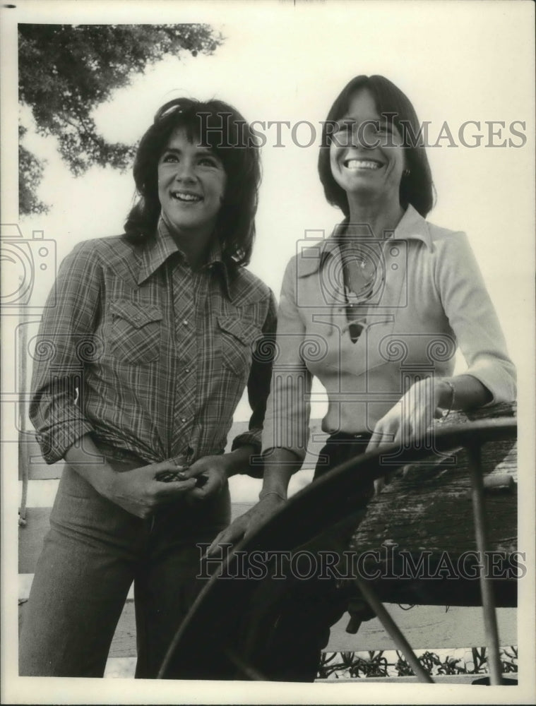1979 Press Photo Stockard Channing and Kitty O'Neil in "Silent Victory" - Historic Images