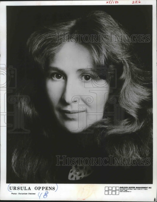 1982 Press Photo Pianist Ursula Oppens performs Pabst Theater, Milwaukee, WI - Historic Images