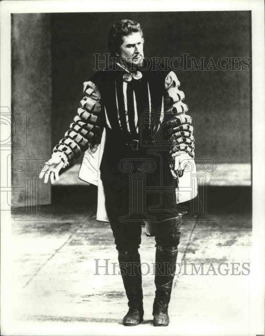 1980, American opera baritone, Sherrill Milnes, stars in "Don Carlo" - Historic Images