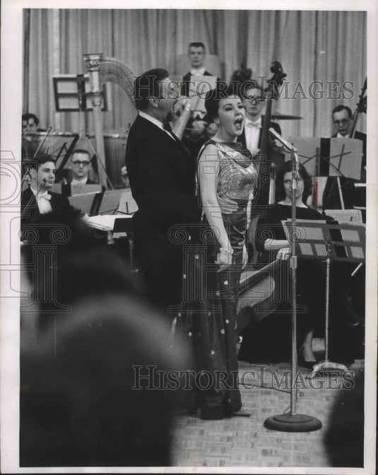 1963, Singers Earl Wrightson & Lois Hunt sing at the ball concert - Historic Images