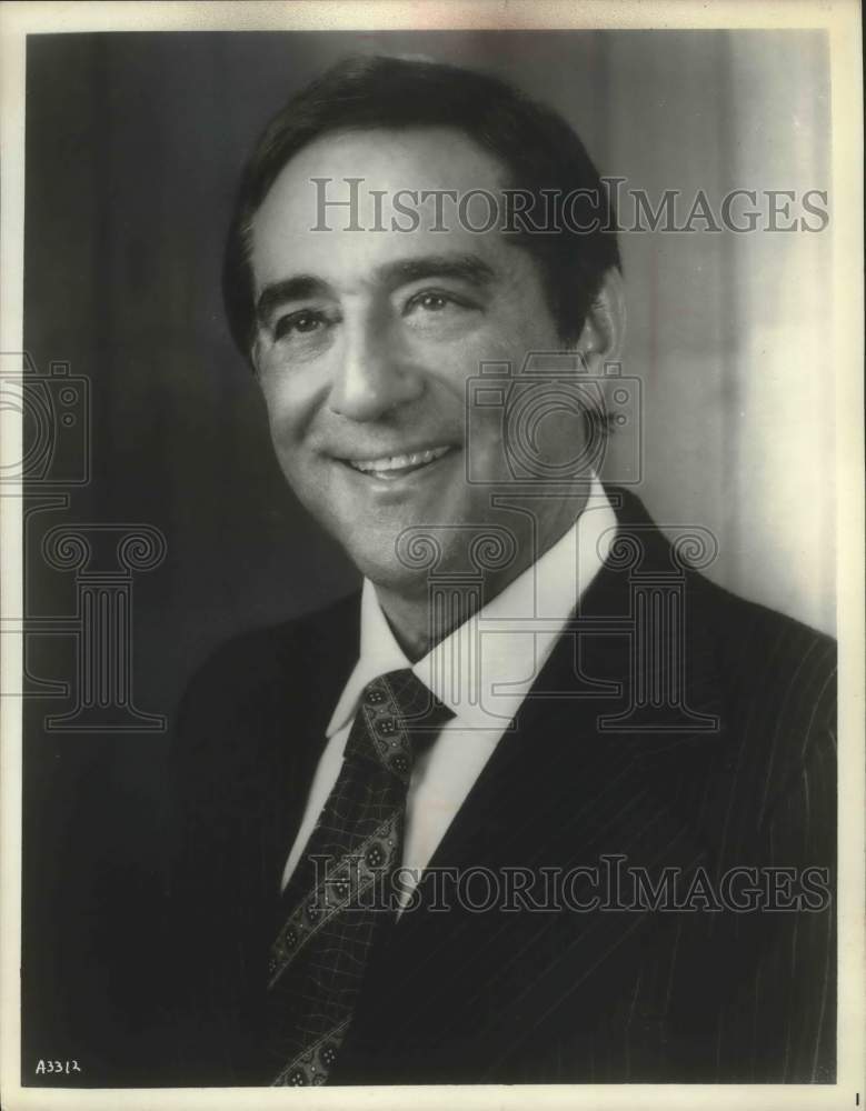 1975, Metropolitan Opera Baritone Robert Merrill - mjp23388 - Historic Images