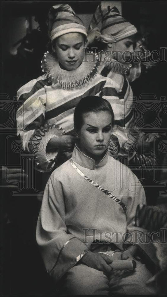 1988 Press Photo Performers backstage before their role in "The Nutcracker" - Historic Images