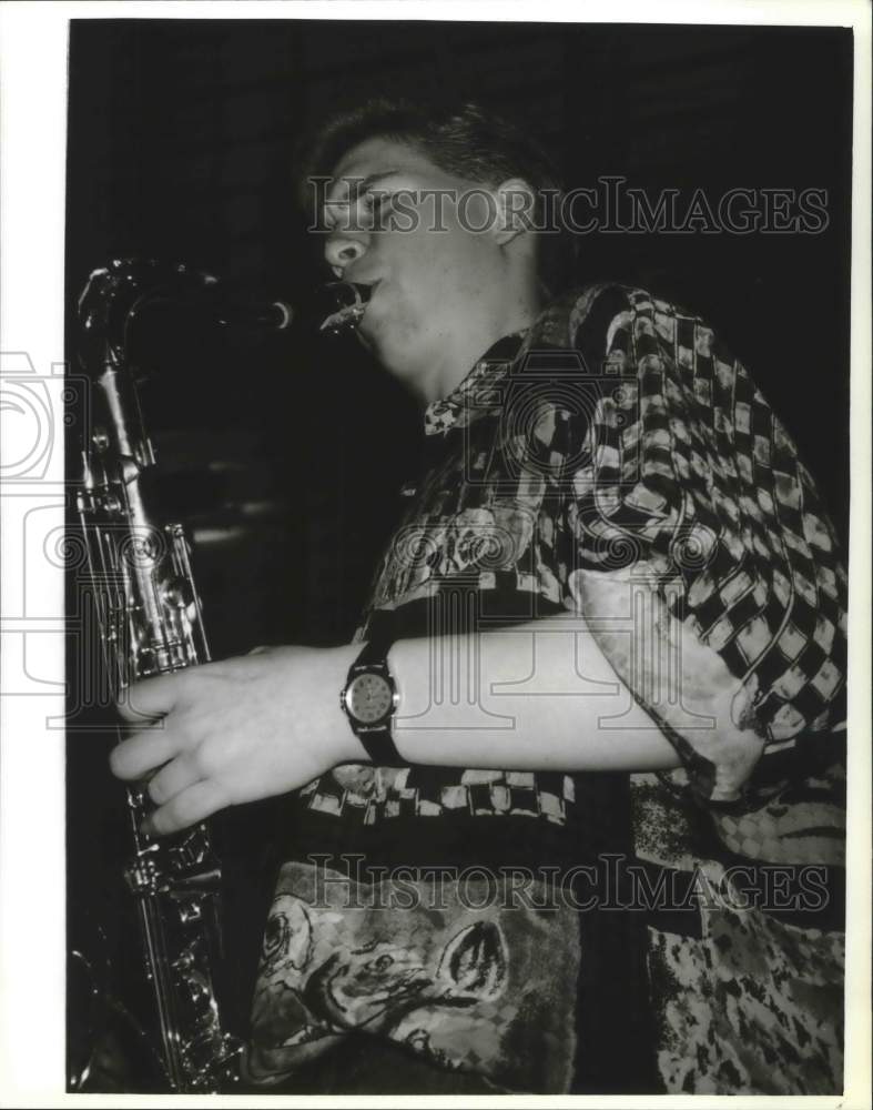 1995 Press Photo Tom Rammer jams at a music clinic with &quot;Streetlife&quot; band - Historic Images