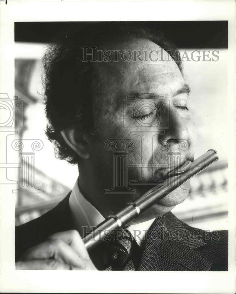 1986 Press Photo Close-up of Flutist Jean-Pierre Rampal playing the flute - Historic Images