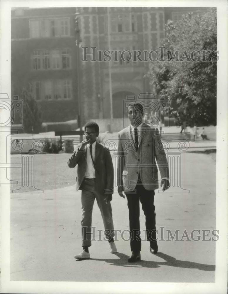 1969 Press Photo Actors Lloyd Haynes & Howard Rice star in "Room 222" - Historic Images