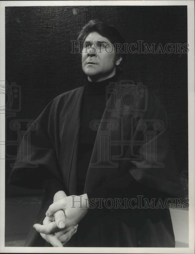 1975 Press Photo Baritone Sherrill Milnes in &quot;The Questions of Abraham.&quot; - Historic Images