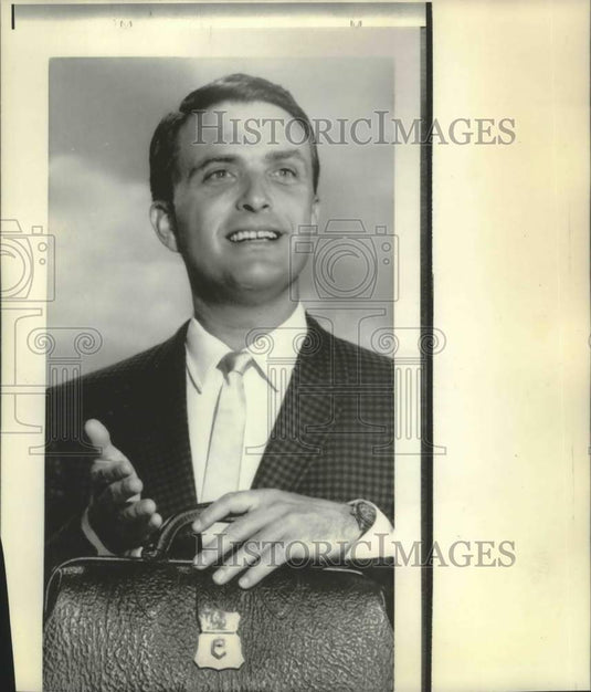 1972, Actor Ed Nelson runs for Councilman's seat in Los Angeles - Historic Images