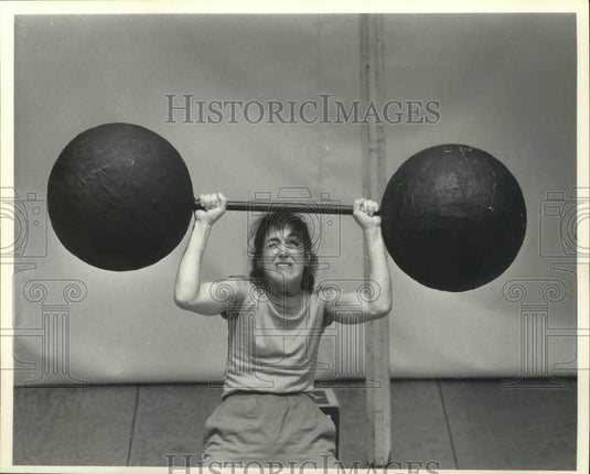1984, Actress Ellen Lockhead In "Mime Circus" At Zoo In Milwaukee - Historic Images