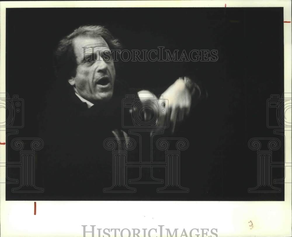 1981, Lukas Foss Conducts Milwaukee Symphony With Clenched Fists - Historic Images