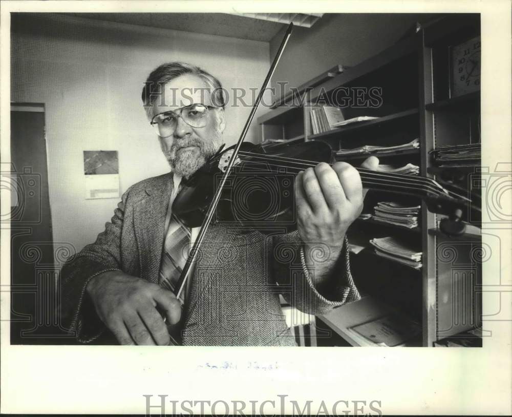 1983, Milwaukee violinist Jerry Horner plays his instrument - Historic Images