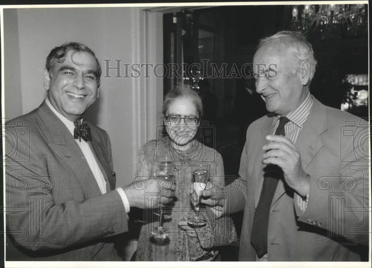 1992 Press Photo Creative film trio celebrate success of "Howards End" movie - Historic Images