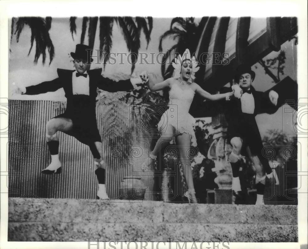 1952 Press Photo Entertainer Bob Hope &amp; Bing Crosby dancing in &quot;Road to Bali&quot; - Historic Images