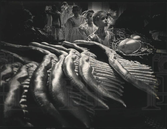 1988 Press Photo Milwaukee Ballet Dancer Caitlin Crum waits for wings & halo, WI - Historic Images