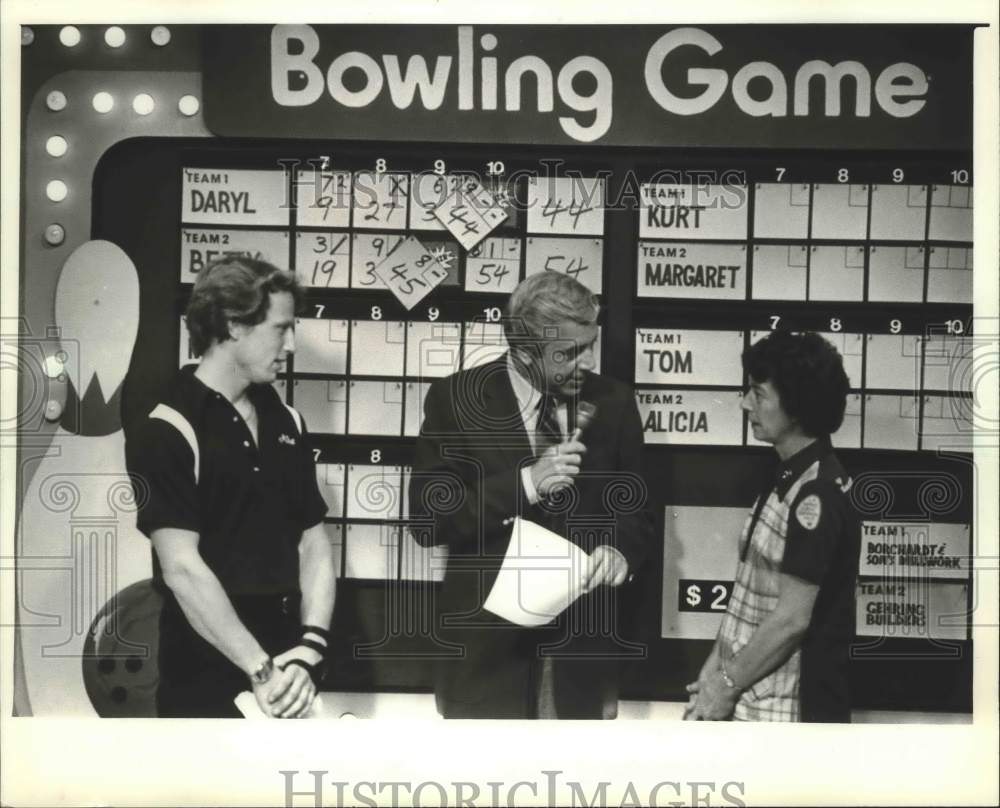 1982, Host Lee Rothman and contestants play The Bowling Game - Historic Images