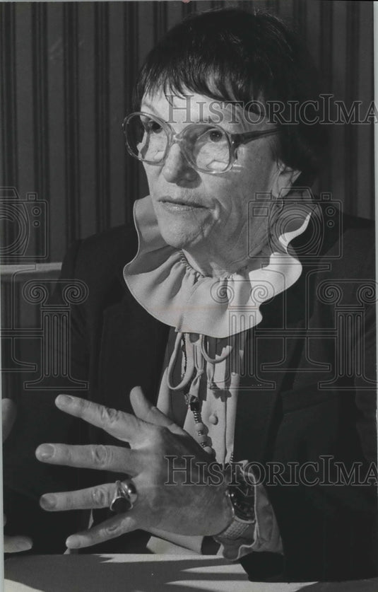 1991 Press Photo Author Mary Reed Newland, United States - mjp24482 - Historic Images