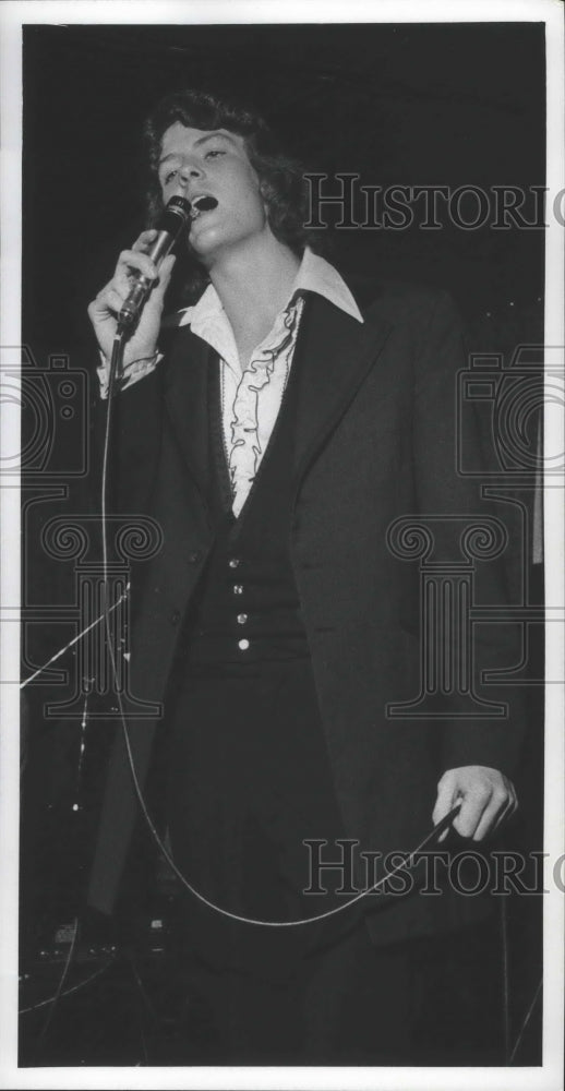 1975 Press Photo Tommy Nielsen, singer, Milwaukee-Historic Images