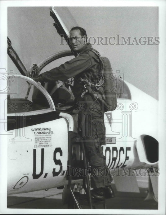 1984 Press Photo Actor Craig Nelson in "Call to Glory" - mjp24568 - Historic Images