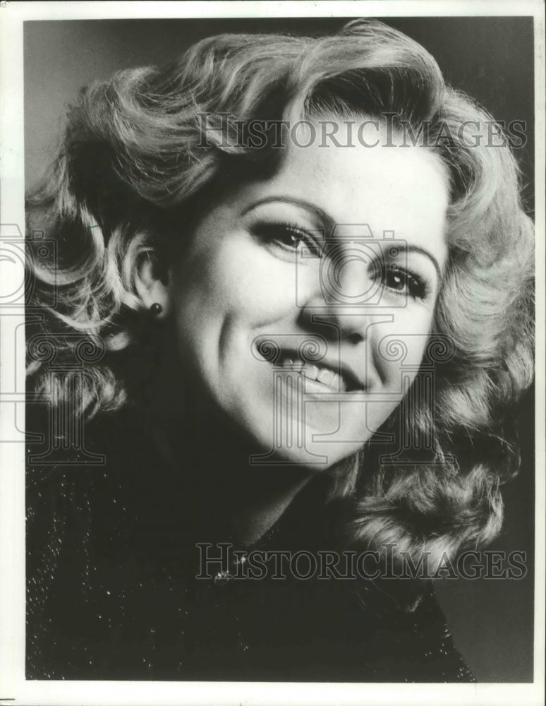 1988, Cynthia Munzer, U.S. mezzo-soprano opera singer - mjp24656 - Historic Images