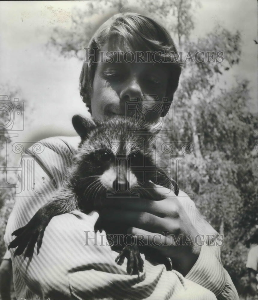 1969, Bill Mummy &amp; a raccoon star in &quot;Rascal&quot; - Historic Images