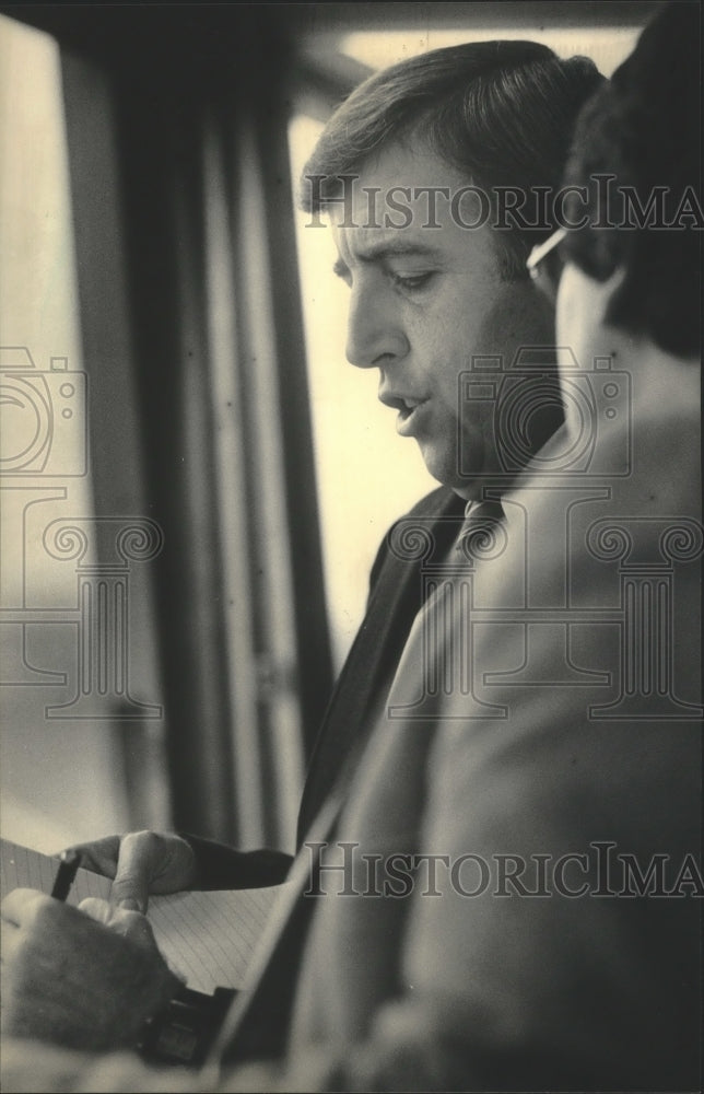 1984 Press Photo Radio-TV announcer Brent Musburger with Gary Bender - mjp24725 - Historic Images