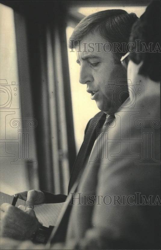 1984 Press Photo Radio-TV announcer Brent Musburger with Gary Bender - mjp24725 - Historic Images