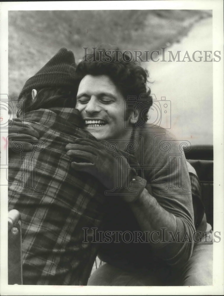 1975 Press Photo Tony Musante, portrays amputee veteran in &quot;The Desperate Miles&quot; - Historic Images