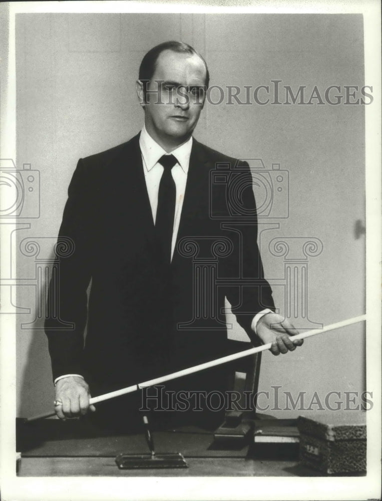 1977 Press Photo Actor Bob Newhart In &#39;The Bob Newhart Show&#39; - mjp24793 - Historic Images