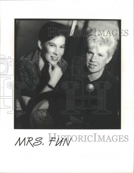 1990, Connie Grauer And Kim Zick Of Mrs. Fun Perform At Cafe Melange - Historic Images