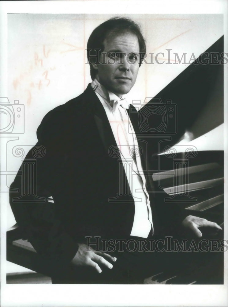 1992 Press Photo Pianist And Former Wisconsin Faculty Member Frederick Moyer - Historic Images