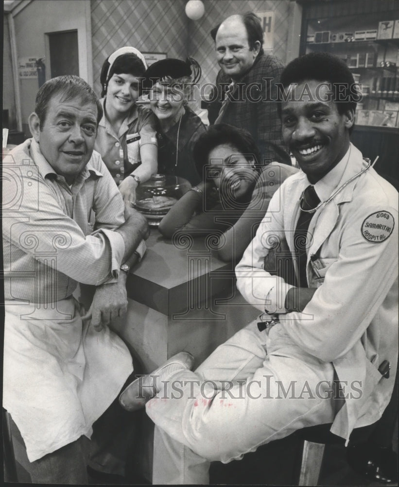 1974 Press Photo Actor Joe Morton With Cast Of &#39;Feeling Good&#39;- Historic Images