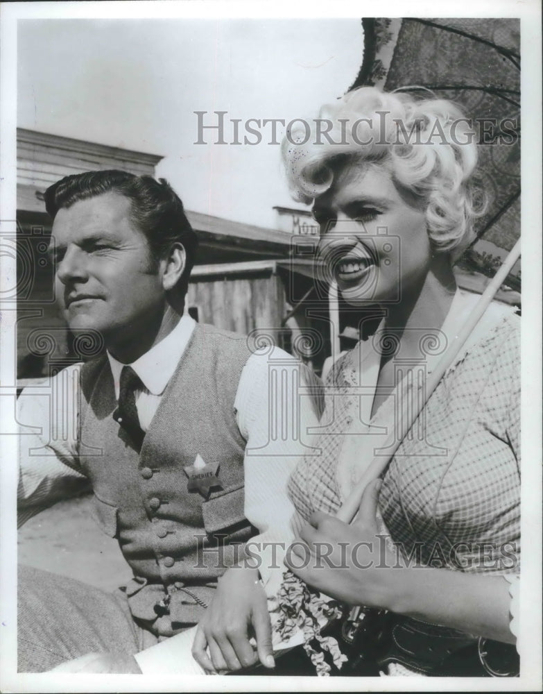 1972 Press Photo Actor Kenneth More &amp; other- Historic Images