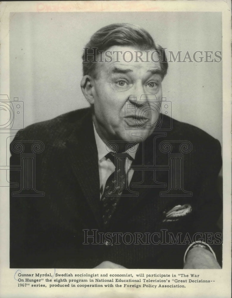 1967, Sociologist And Economist Gunnar Myrdal In 'The War On Hunger' - Historic Images