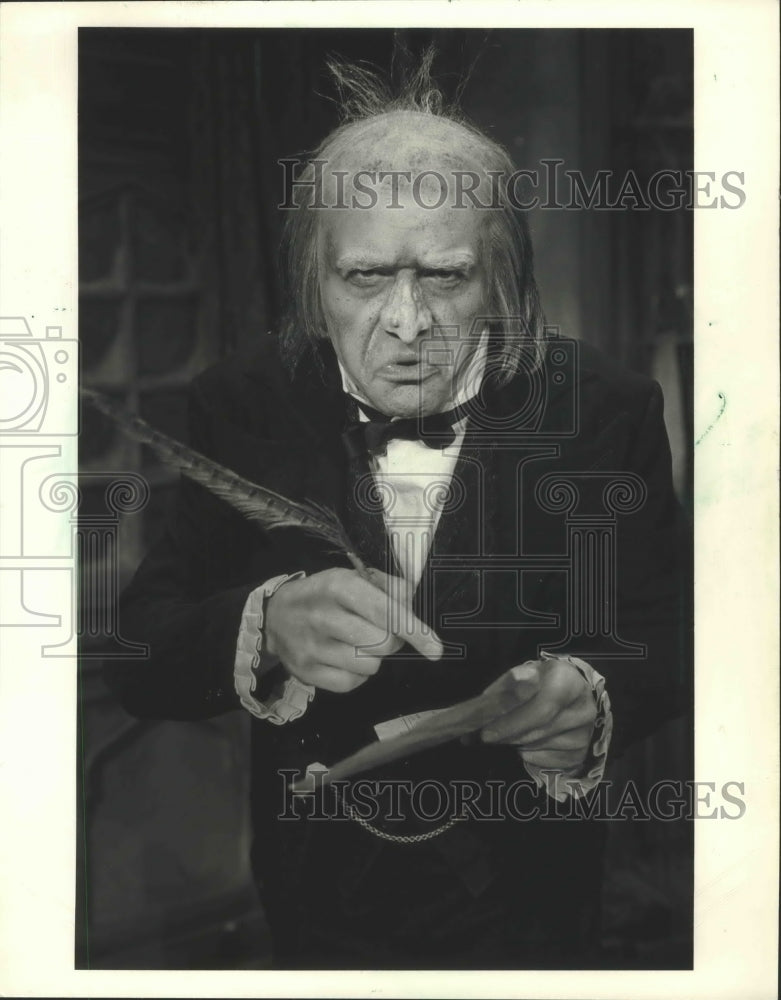 1983 Press Photo Daniel Mooney as Scrooge in "A Christmas Carol." - mjp25005 - Historic Images