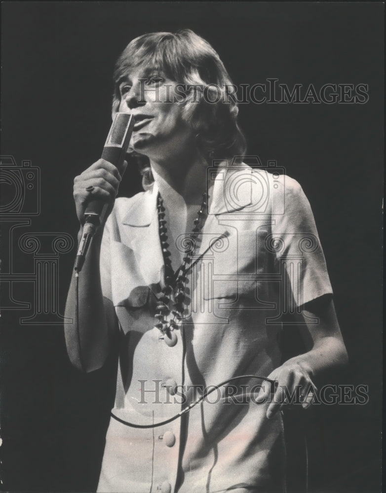 1974, Singer Anne Murray, performing in Milwaukee - Historic Images