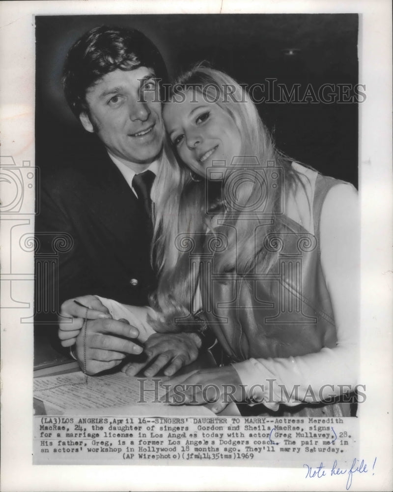 1969, Meredith Mac Rae and her fiance Greg Mullavey in Los Angeles - Historic Images